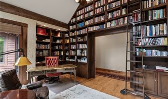 805 Cascades Dr, Aurora, OH 44202