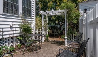 198 Gibbs Ave, Newport, RI 02840