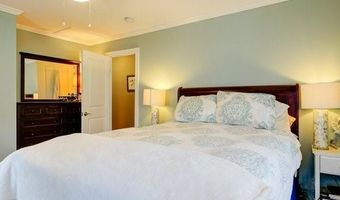 7 Dean Ave, Newport, RI 02840