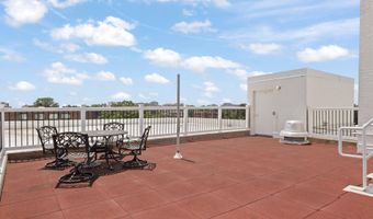 2016 N ADAMS St 508, Arlington, VA 22201