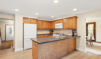 3 Carleton Ct, Amherst, NY 14221