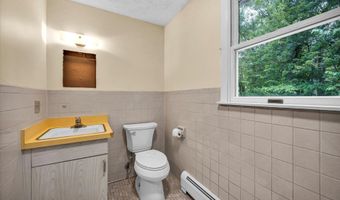 24 Iron Gate Ln, Cromwell, CT 06416