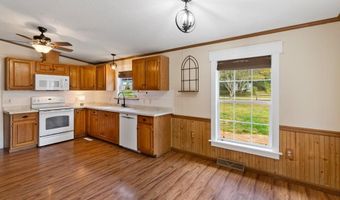 203 Edgewood St, Ballard, WV 24918