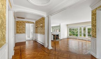 28 S Hill Dr, Cranston, RI 02920