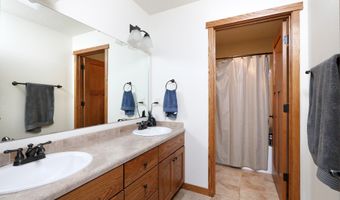 422 Stonegate Ct SW, Altoona, IA 50009