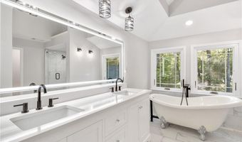 100 Little Ridge Rd, Berkeley Lake, GA 30096