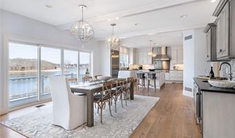 1040 Buttonwoods Ave, Warwick, RI 02886