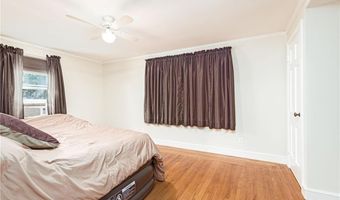 8 Somerset Rd, Cranston, RI 02910