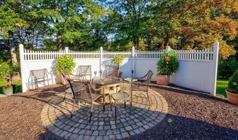 19 Pinnacle Rd, Amherst, NH 03031