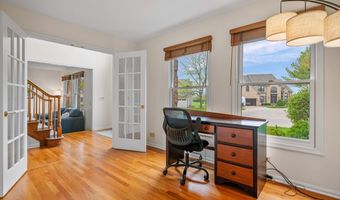 1713 Edgewood Dr, Algonquin, IL 60102