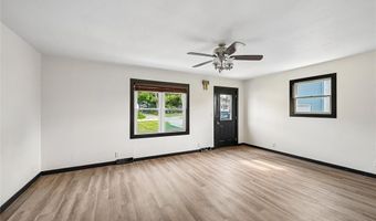 203 E 4th St, Anamosa, IA 52205