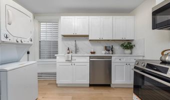 28 Young St 1, Newport, RI 02840