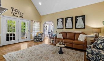 379 Shallowford Dr, Boiling Springs, SC 29316