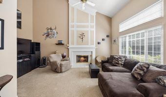 190 Lake Dr S, Algonquin, IL 60102