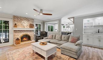 806 Hollyridge Dr, Ballwin, MO 63011