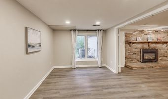 8806 FOX HILLS Trl, Potomac, MD 20854