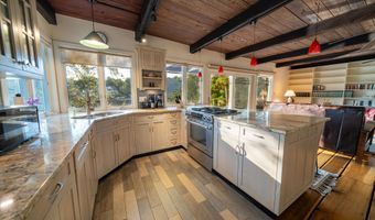 5 Shore Dr, Branford, CT 06405