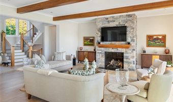 71 Cliff Dr, Narragansett, RI 02882