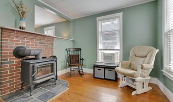 12 Maple St, Bath, ME 04530