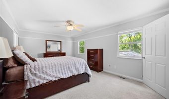 106 Hollyleaf Dr, Ballwin, MO 63021