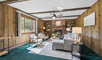 4 Karen Ln, Bristol, RI 02809