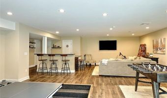 1 W Farm Rd, Smithfield, RI 02917