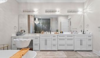 1706 Warwick Cir, Ardmore, OK 73401