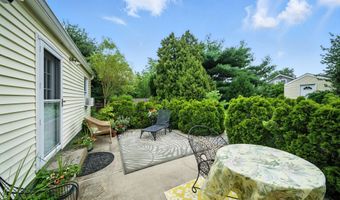 29 Park Ave, Belford, NJ 07718