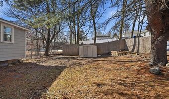 18-20 Genetti Cir, Bedford, MA 01730