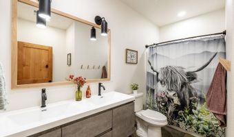 16 Peak View Dr, Buffalo, WY 82834