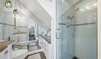 38 Bayside Pl, Amityville, NY 11701