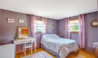 62 Meadowcrest Dr, Cumberland, RI 02864