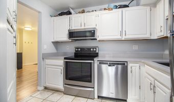 2221 S Huron Pkwy 2, Ann Arbor, MI 48104