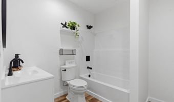 309 W Locust St, Aurora, MO 65605