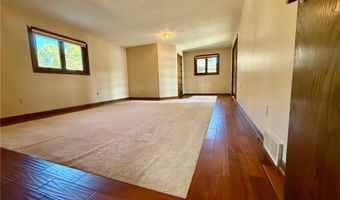 146 Washington Ave, Alden, MN 56009