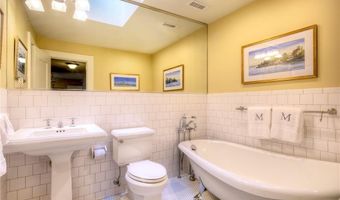50 Eastover Rd, Portsmouth, RI 02871