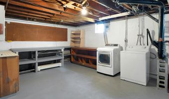 371 Northfield Dr, Bridgeport, CT 06606
