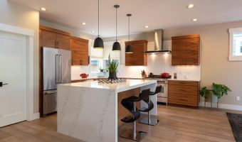 2100 NW Newport Hills Dr, Bend, OR 97703