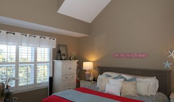 70 Woodcrest Ln 70, Danbury, CT 06810