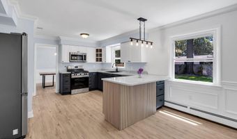 32 Belmont Ave, Bayville, NJ 08721