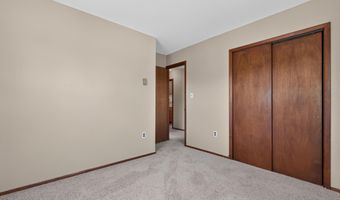 30 W Park Ave, Avenel, NJ 07001