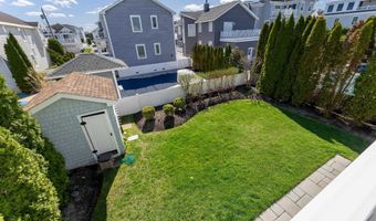 56 W 13th St, Avalon, NJ 08202