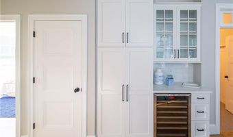 01 Paula Ln, Cranston, RI 02921