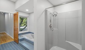 5 Newell Ct, Albany, NY 12204