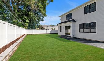 109 Greenway, Albertson, NY 11507