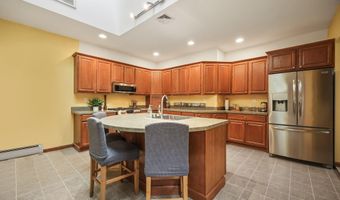13 Swartzel Dr, Middletown, NJ 07748