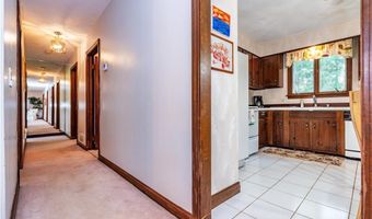 154 Spring Valley Dr, East Greenwich, RI 02818