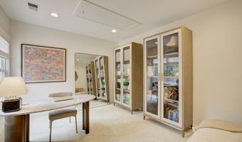 9110 WILLOW GATE Ln, Bethesda, MD 20817