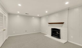 8 SANGAMORE Ct, Bethesda, MD 20816