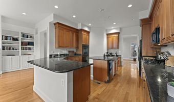 1815 POTOMAC GREENS Dr, Alexandria, VA 22314